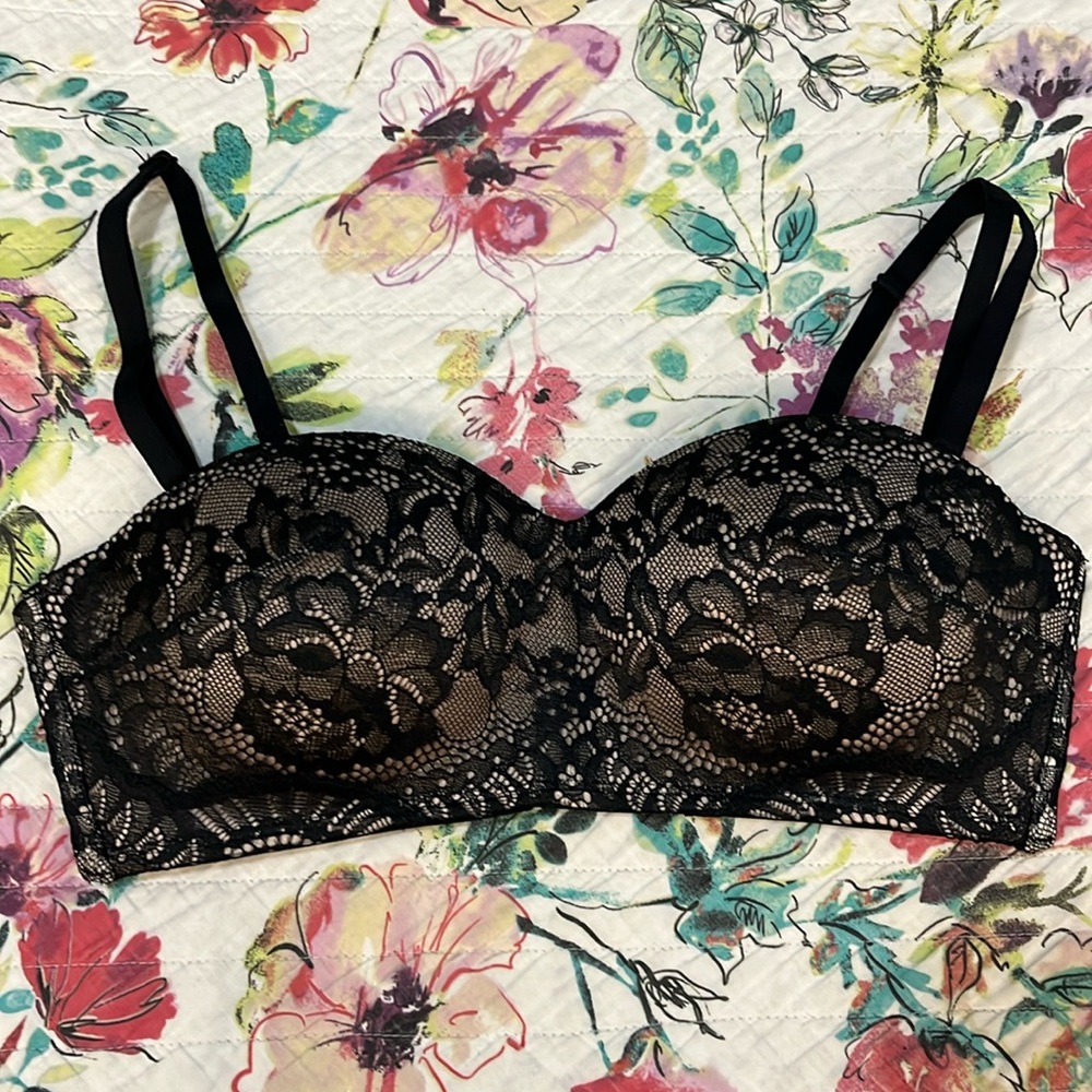 Lacy black strapless bra